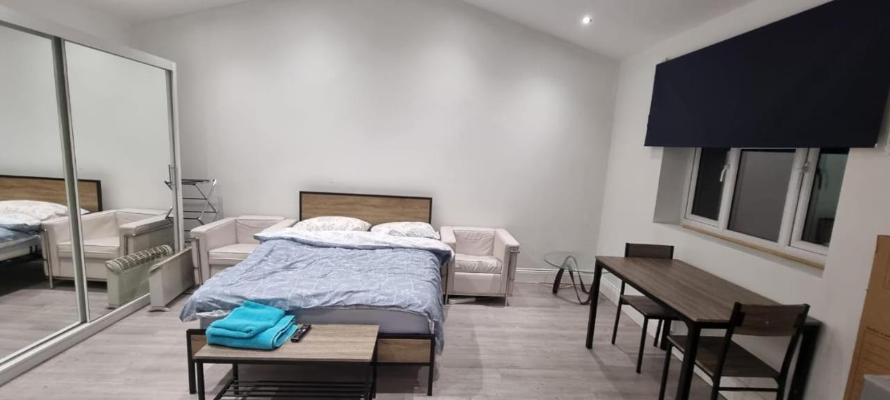 Ilford Towncentre Large Studio Zewnętrze zdjęcie